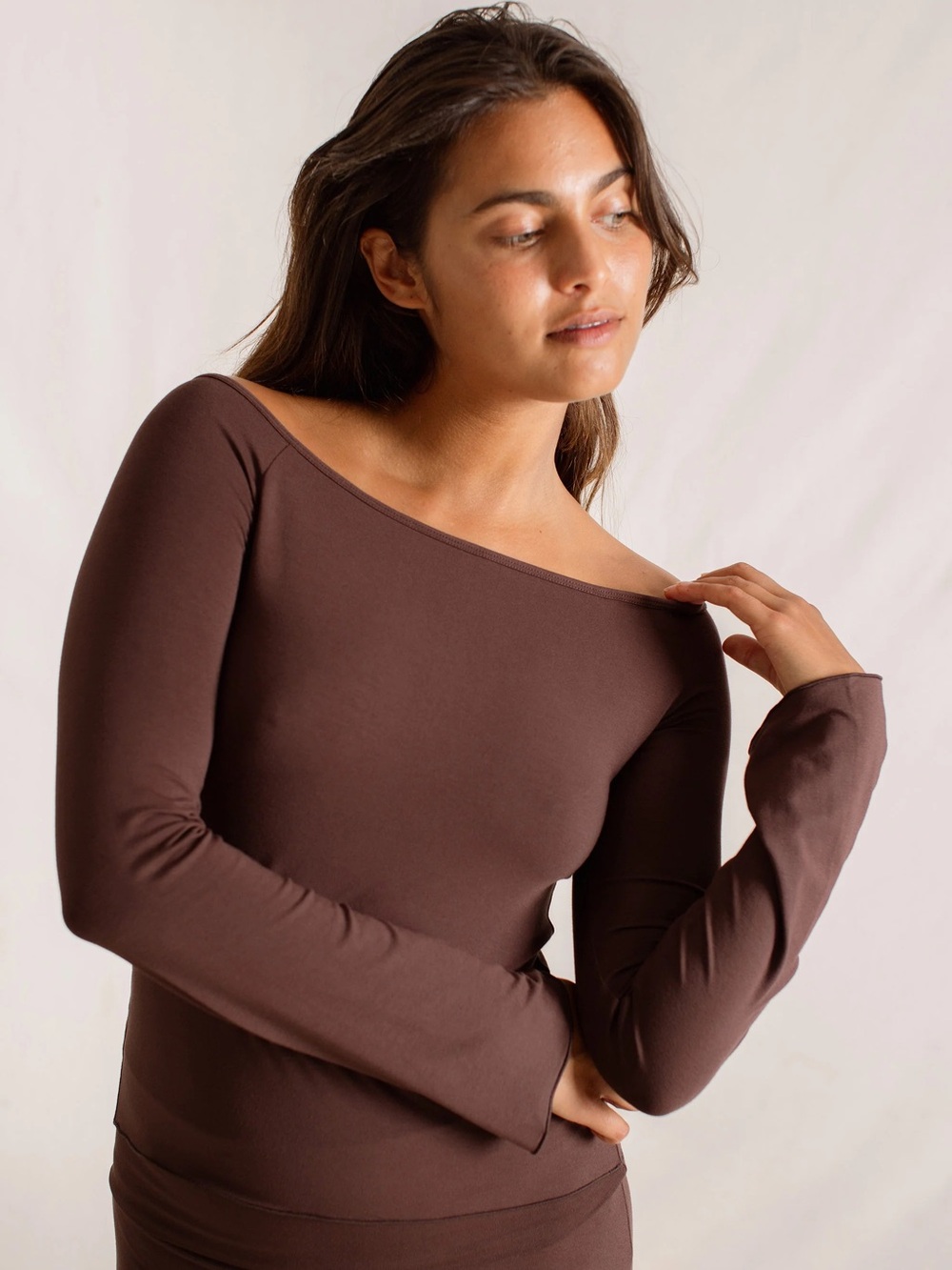 Dotti Off-Shoulder Long Sleeve Top in Chocolate Brown